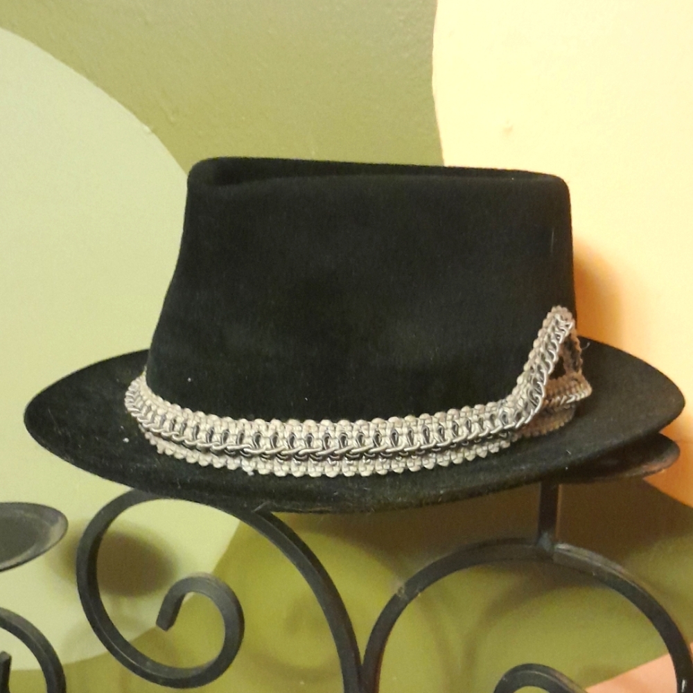 Vintage Berg Fedora Hat. Black velour, Large
